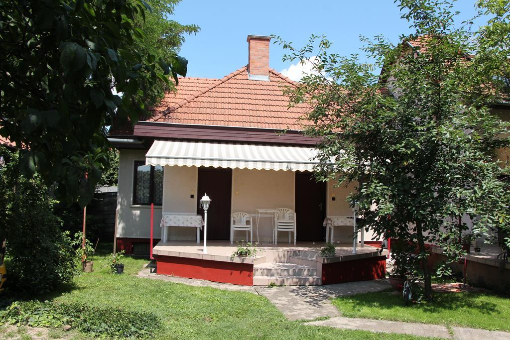Villa Fecskefeszek Nyaralohaz Hajdúszoboszló Exterior foto